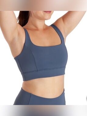 NWOT Aurum buttery soft Sports Bra